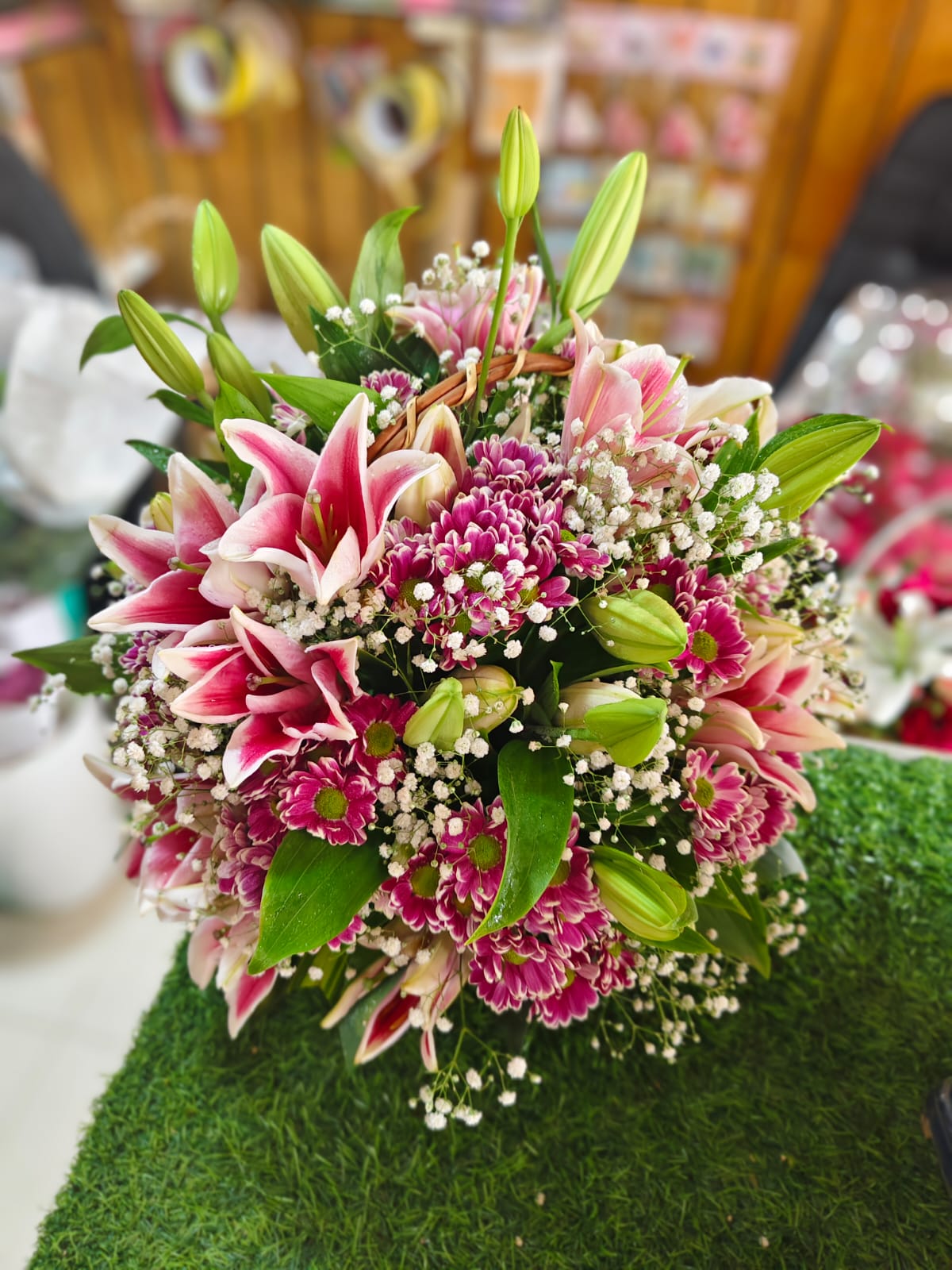 Baskat:   Lily And Mixed Flower Baskat