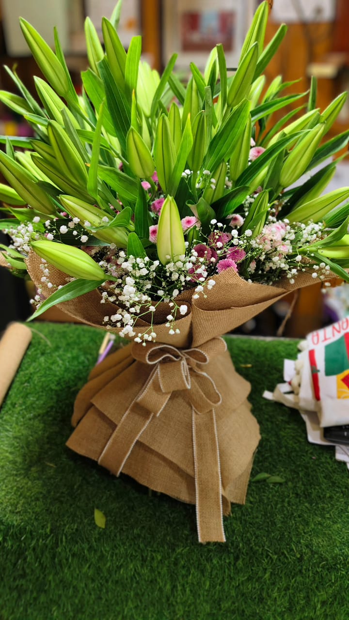 BUNCH:   Lily  Flower Bunch